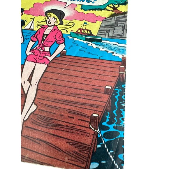 Vintage Archie Comics Betty And Veronica Spectacular #238 Oct 1975 Bagged Boarde - Picture 2 of 5